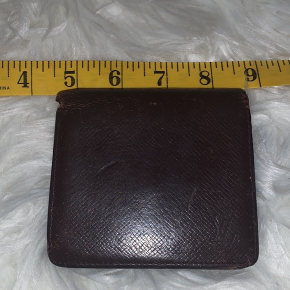 Authentic Louis Vuitton bifold taiga wallet - Picture 5 of 11